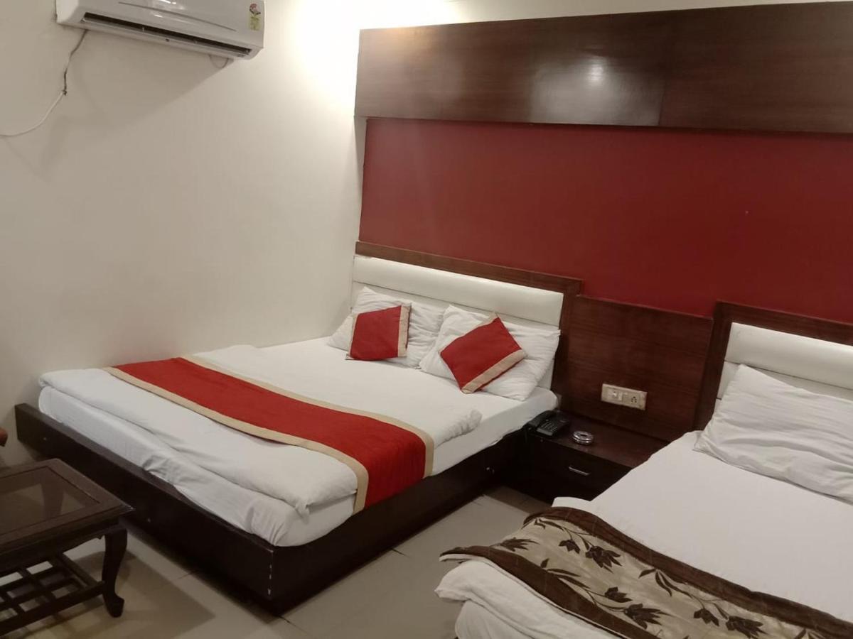 Hotel Star Palace New Delhi Exterior photo